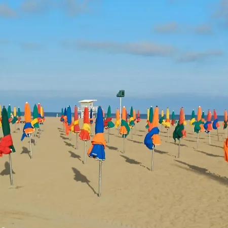 Avec Tennis 5' Minutes A Pied De La Plage, 12' De La Place Morny Deauville